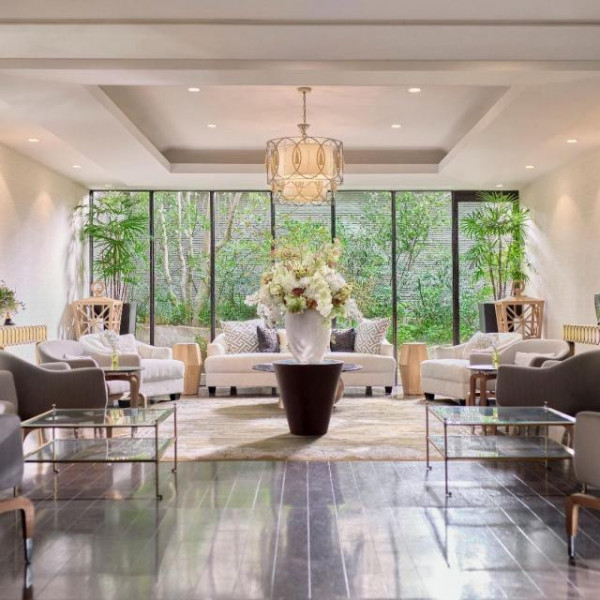 広々としたロビーラウンジで大切なゲストをおもてなし