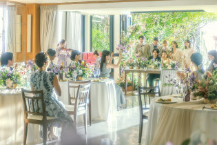 パーティ会場から続くガーデン|麻布迎賓館/テイクアンドギヴ・ニーズウェディングの写真(50451661)