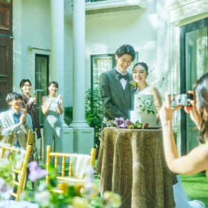 ケーキ入刀はガーデンでも演出が可能|麻布迎賓館/テイクアンドギヴ・ニーズウェディングの写真(50464889)