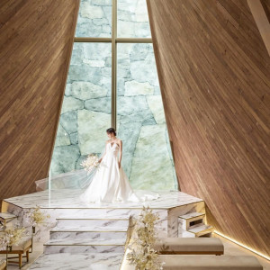 凛とした世界観ながら、気持ちが通い合う温かな挙式が叶う|アーフェリーク白金/テイクアンドギヴ・ニーズウェディングの写真(55834839)