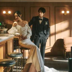 ホテルのような高級感漂うラウンジには、バーカウンターも併設|アーフェリーク白金/テイクアンドギヴ・ニーズウェディングの写真(55856453)