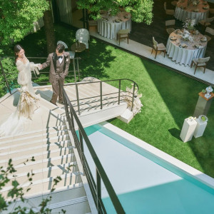 大階段でのフラワーシャワーやアフターセレモニーで、幼い頃からの憧れが叶う|アーフェリーク白金/テイクアンドギヴ・ニーズウェディングの写真(55857186)