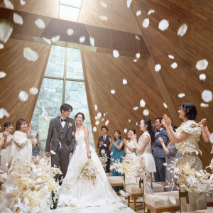 憧れが叶うウエディングステージで…