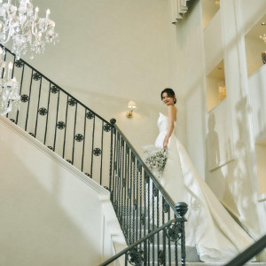 ブティックホテルを彷彿させる螺旋階段は、花嫁の心をくすぐる|アーフェリーク白金/テイクアンドギヴ・ニーズウェディングの写真(55856424)
