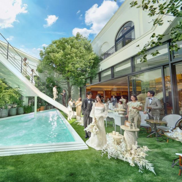 自然光と緑に囲まれてプライベートガーデンで過ごす