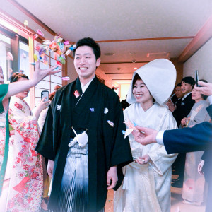 「折り鶴シャワー」は和装ならではの演出|射水神社 うつくしの杜 結婚式場の写真(17249324)