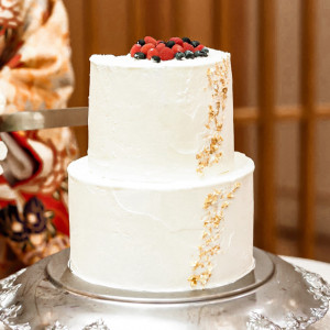 シンプルなケーキに金箔でアクセント|射水神社 うつくしの杜 結婚式場の写真(26473974)