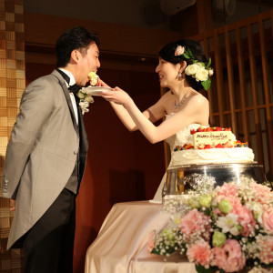 盛り上がりを見せる「ウエディングケーキ演出」|射水神社 うつくしの杜 結婚式場の写真(33517346)