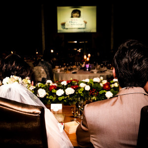 スクリーン越しに祝福のメッセージ|射水神社 うつくしの杜 結婚式場の写真(17237839)