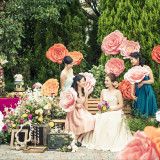 【マリエ・ド・クール】会場直結のガーデン。二人らしく飾りつけすれば、フォトジェニックなガーデンが出来上がる。ゲストとのゆったりとしたひと時を楽しんで。