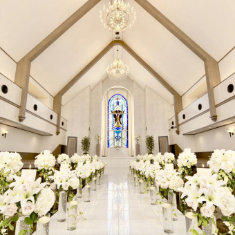 天井高13メートルのチャペル