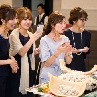 ゲストもびっくり！ケーキだけじゃない、様々なカット演出をご提案！