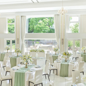 白亜の披露宴会場|ララシャンス 博多の森の写真(55857239)