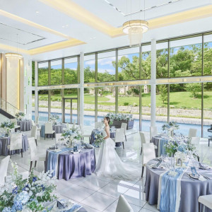 水辺に浮かぶ披露宴会場|ララシャンス 博多の森の写真(55857369)