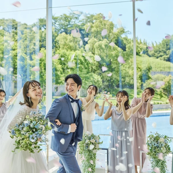 ゲストの方からの祝福のフラワーシャワー