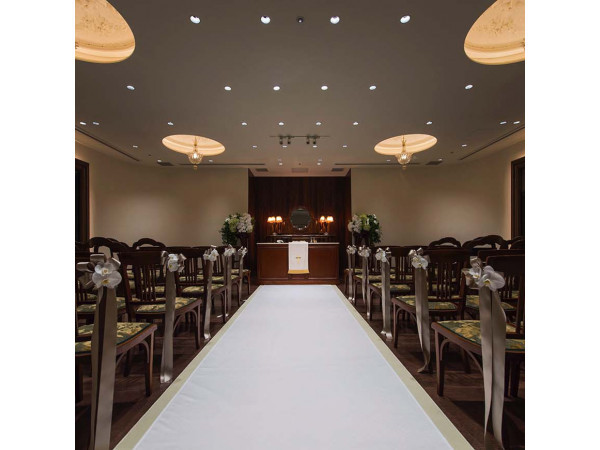 ご家族やご親族での少人数挙式におすすめのチャペル（50名まで着席可能）