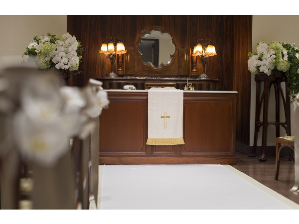 ご家族やご親族での少人数挙式におすすめのチャペル（50名まで着席可能）