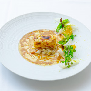2025秋冬新作メニュー◆アーモンドのクルートを纏った糸島真鯛のロティ ソースブールノワゼット
葉菜のア・ラ・クレーム 柑橘の香り|レストランひらまつ博多の写真(54520563)
