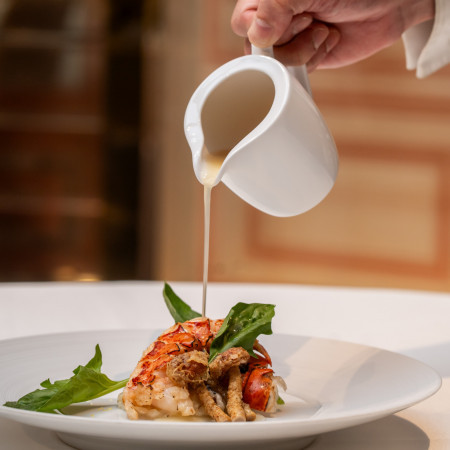 ”ミシュラン一つ星獲得”のレストランウエディング フランス料理の至極の料理と優美な時間