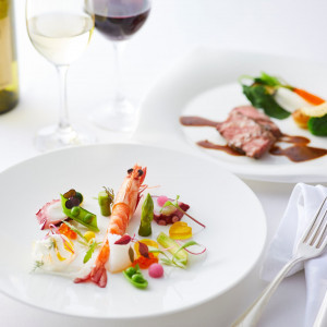 開業44年、多くのVIPも魅了した料理の数々。フランス料理、日本料理、パティスリーと、それぞれのプロフェッショナルが技を極め、大切な方々をおもてなしします。|神戸ポートピアホテルの写真(51892602)