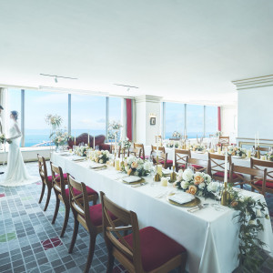 窓辺に広がる神戸の海、空、神戸の街並みを一望。最上階貸切フロア『エクシア』|神戸ポートピアホテルの写真(47379652)