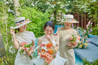 ガーデンに広がる花びらの演出|ベルクラシック神戸の写真(50938999)