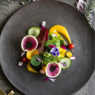 シェフ厳選の四季折々の食材を使用したオリジナルコース料理を五感で楽しめます♪