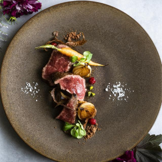 シェフ厳選の四季折々の食材を使用したオリジナルコース料理を五感で楽しめます♪