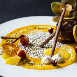 シェフ厳選の四季折々の食材を使用したオリジナルコース料理を五感で楽しめます♪