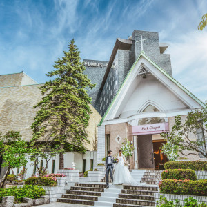 札幌市内のシティホテルでも有数の独立型チャペル。平成元年のオープン以来5000組以上のカップルを祝福してきた。|札幌パークホテルの写真(32924361)