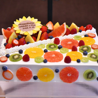 フルーツの断面が見えたおしゃれなケーキ♪