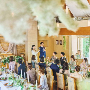 中庭に入ると季節の花がやさしく迎えてくれ心地よい風が小鳥たちのさえずりを運んできます。|藻岩シャローム教会の写真(43550360)