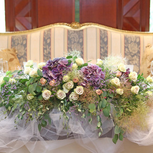 繊細なテーブルコーディネートも大切なおもてなしのひとつ。
専属のフラワーコーディネーターがふたりのイメージを形に。|藻岩シャローム教会の写真(24261905)
