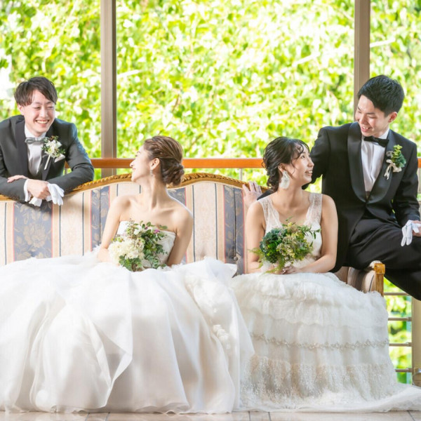 2組のカップルが楽しみながら同時にフォトウエディングを叶えられます