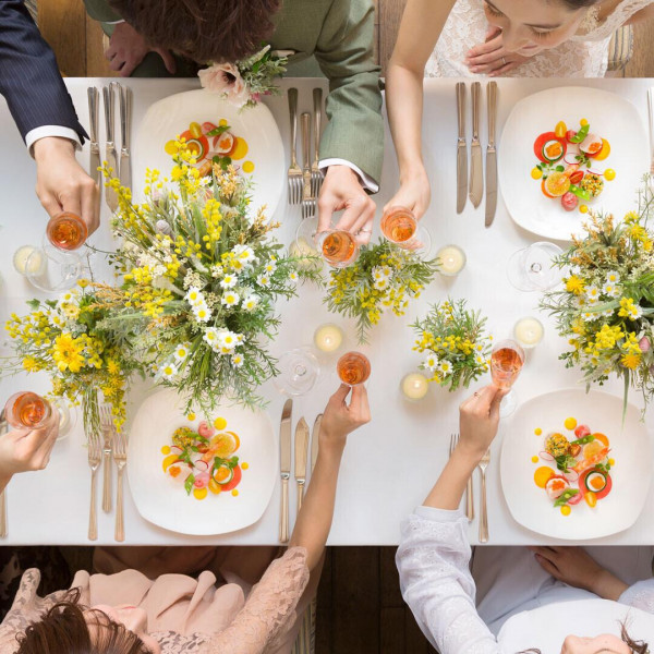 ゆっくりと会話を楽しめるのが、『お食事ウエディング』の魅力のひとつ。