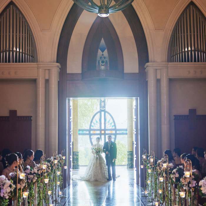 この非日常な空間が結婚式の印象に差をつけ色褪せない思い出にしてくれる。