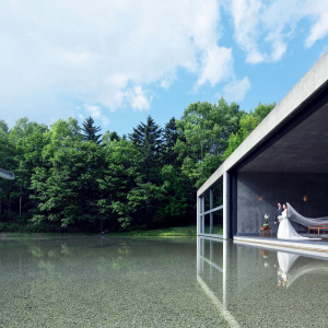世界的建築家・安藤忠雄氏が、あるがままの自然と対話し創造した「水の教会」。|星野リゾート トマム 水の教会の写真(34120006)