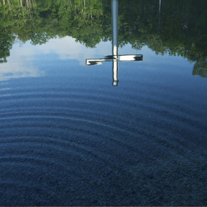 水面に映し出される十字架|星野リゾート トマム 水の教会の写真(1266027)