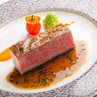 フランス料理「匠」の一品 熊野牛ロース肉のステーキ トリュフソース マデラ風味