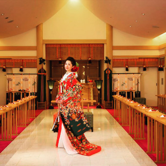 格式高い館内神殿や日本庭園は、前撮りスポットとして使用できちゃいます。
