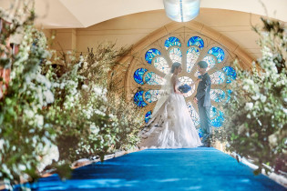 青いステンドグラスチャペル|東京アフロディテの写真(55680981)