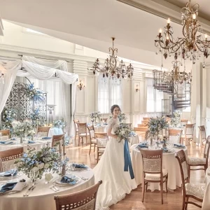 自然光が差し込むクラシカルなバンケット。ゲストと一緒に和やかなひとときをすごせる暖かい空間|東京アフロディテの写真(55761998)