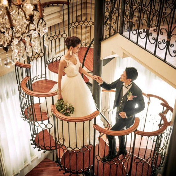 東京駅から車で5分の好立地。珍しい一軒貸切タイプの結婚式場でプライベートウェディングをご提案