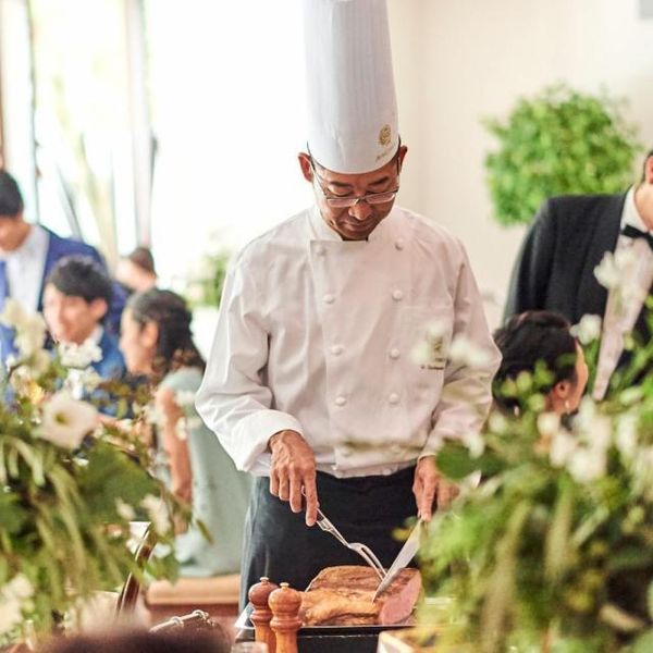 キッチン隣接の会場で熱々のお料理をご提供