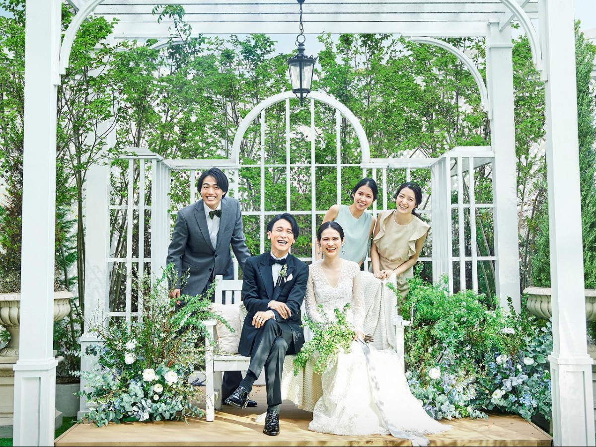  生涯の愛を誓う日を
人生でいちばん笑顔の溢れた日に
スタッフ全員でおもてなし！