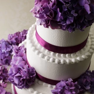 鮮やかに装花を施して。