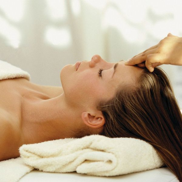 ホテルのスパでは、英国生まれの高級スパブランド「ESPA」のプロダクトを使用したトリートメントをご提供いたしております。|ザ・リッツ・カールトン大阪の写真(1015421)