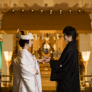 館内神殿では日本古来の格式高い神前式を執り行える。市内の蒼柴神社、平潟神社でも挙式可能