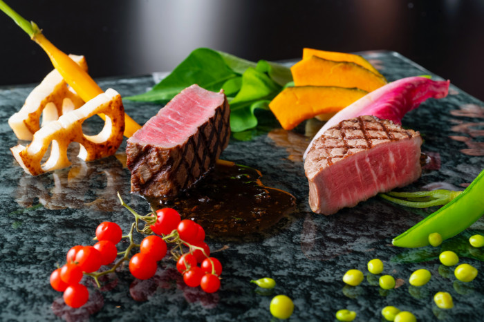 人生最良の日だから配慮と工夫を凝らした最高のお料理を。想いを込めて作り出された逸品。