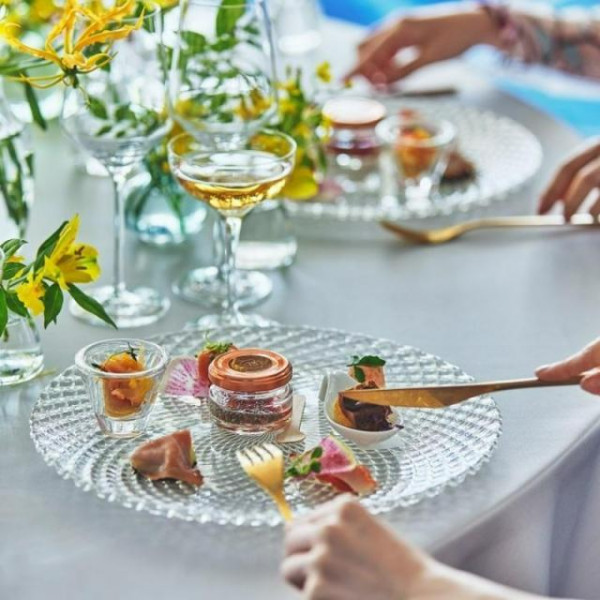 シェフ自慢のコース料理でおもてなし